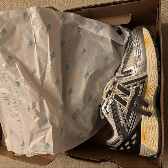 New Balance 1906 Silver Gold Metallic - M1906AD women’s 9.5 - Picture 9 of 9